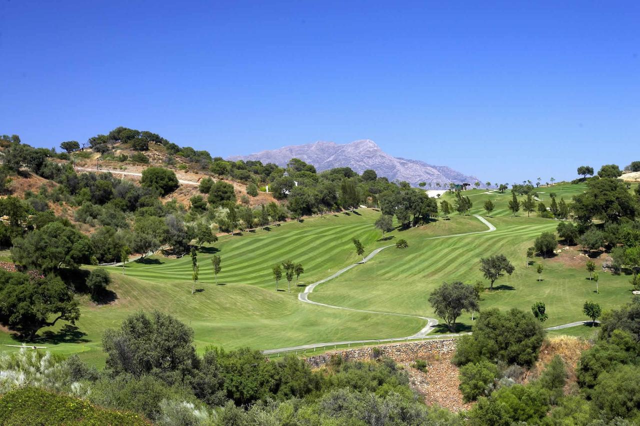 Marina Mariola Resort